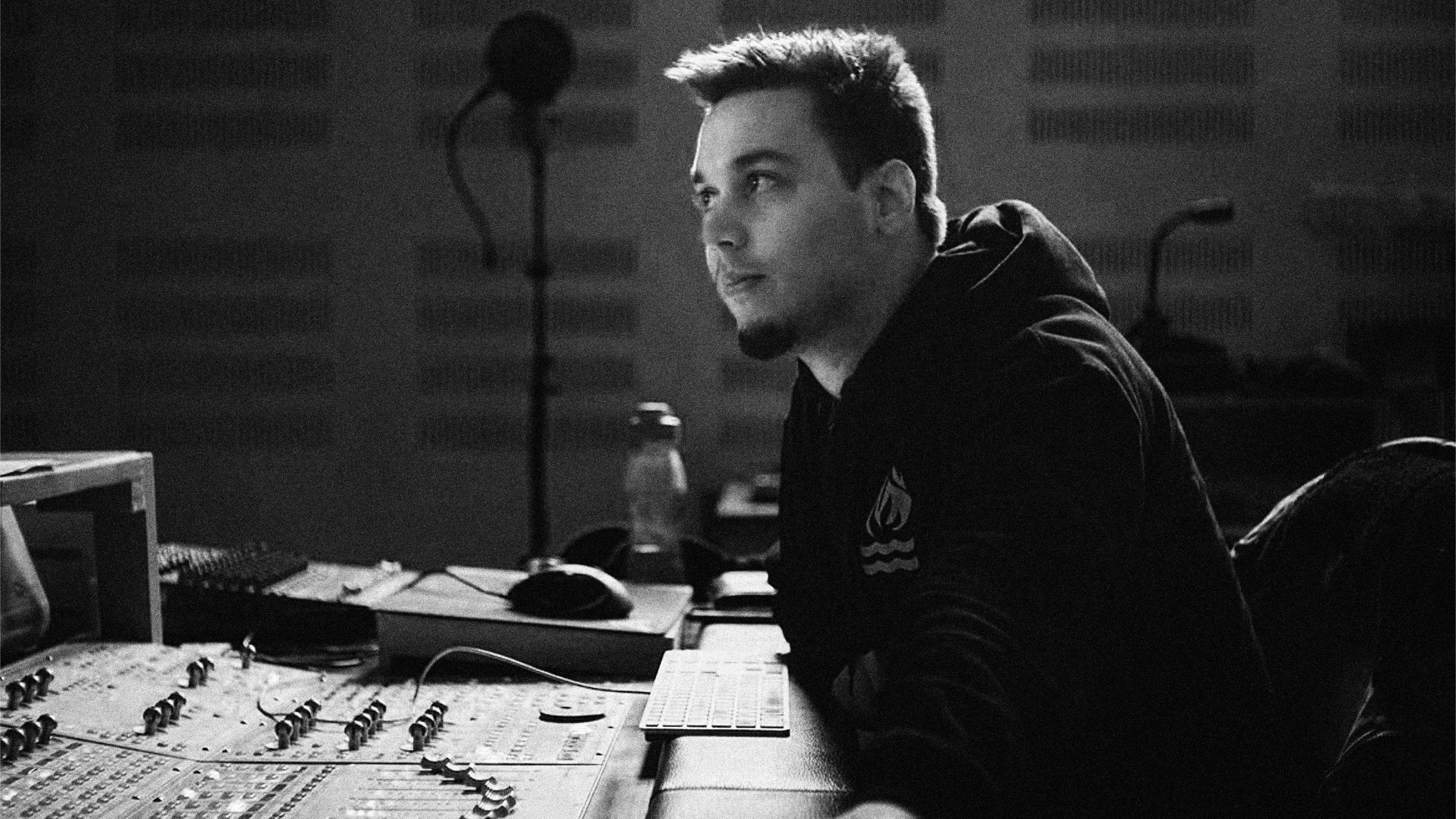 Jasmin &ldquo;Jess Davy&rdquo; Alibegi&cacute; at the mixing console